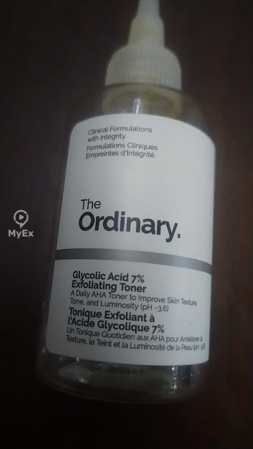 عبوة تونر ذا اورديناري الأحمر Glycolic Acid 7% مع قطن الاستخدام