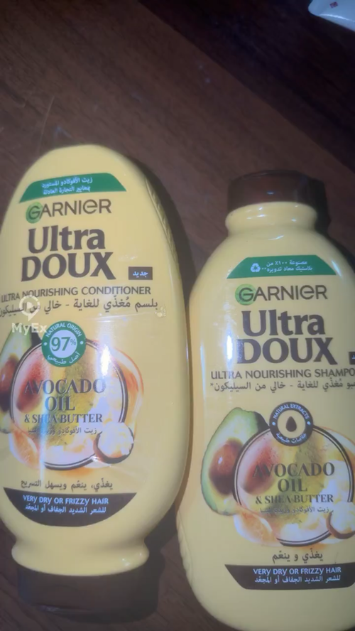 صورة لشامبو وبلسم غارنييه، يظهر المنتج بوضوح